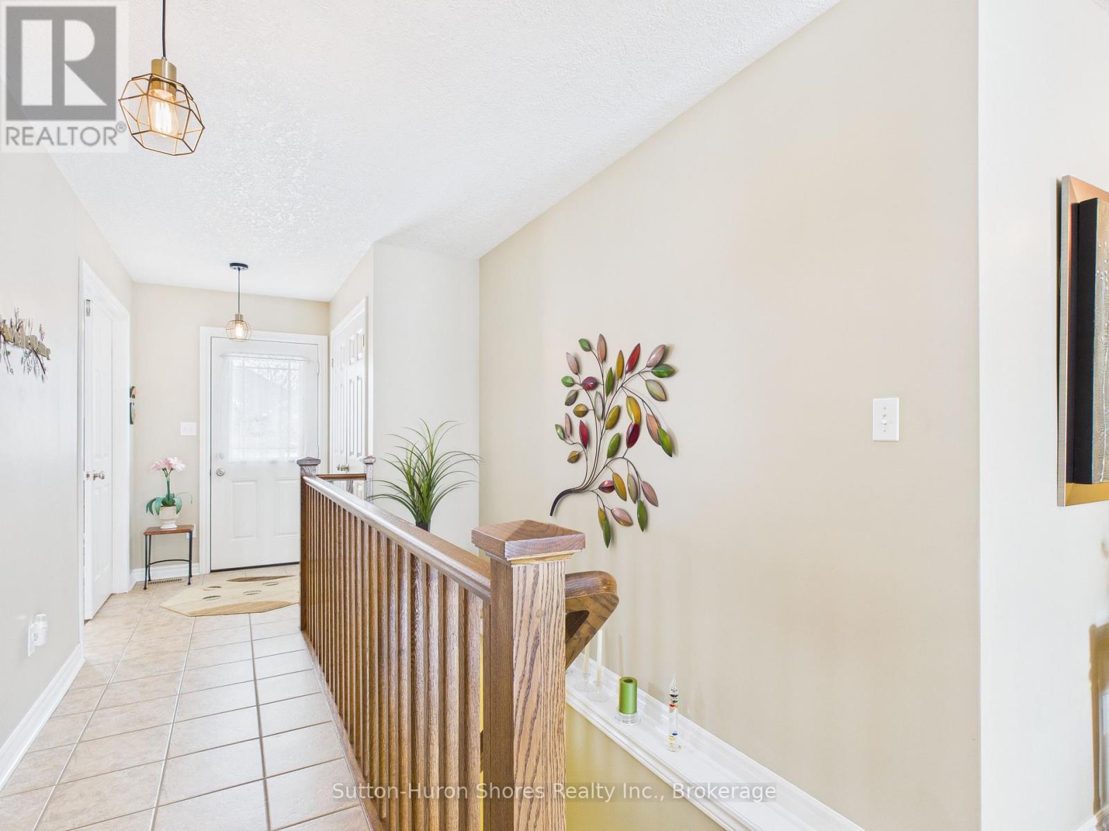 873 Sumpton Street, Saugeen Shores, Ontario  N0H 2C2 - Photo 5 - X12701612