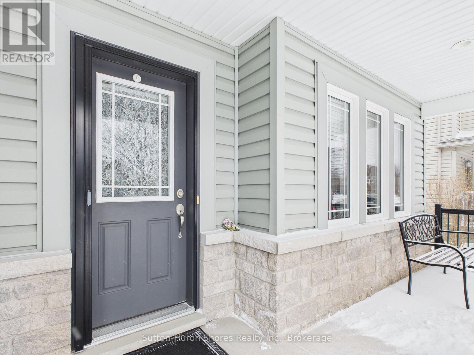 873 Sumpton Street, Saugeen Shores, Ontario  N0H 2C2 - Photo 4 - X12701612