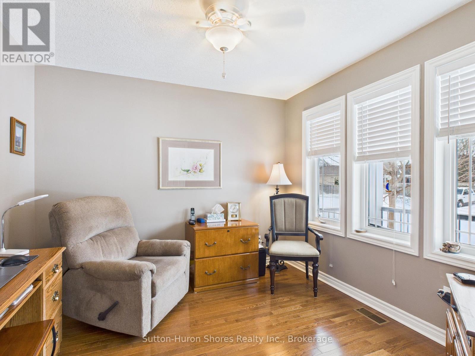 873 Sumpton Street, Saugeen Shores, Ontario  N0H 2C2 - Photo 7 - X12701612