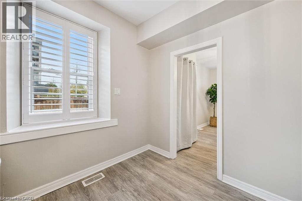 16-18 St Andrews Street, Cambridge, Ontario  N1S 1M4 - Photo 12 - 40798047