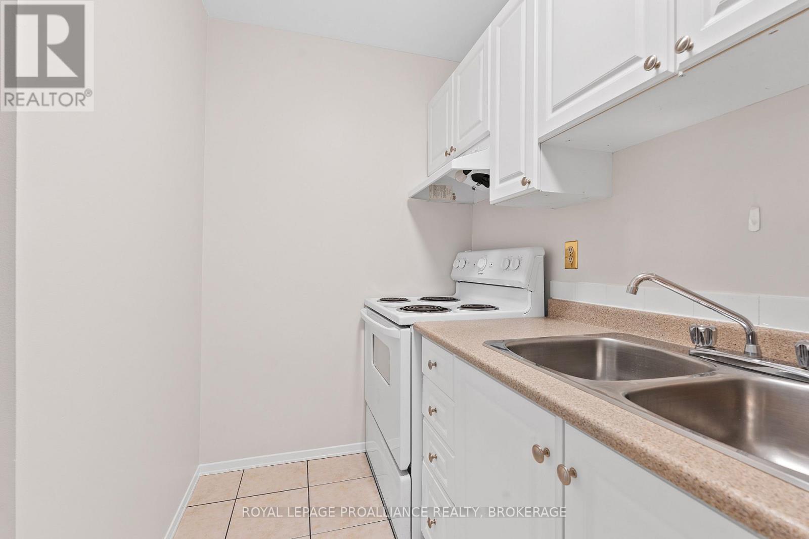 302 - 573 Armstrong Road, Kingston, Ontario  K7M 8J8 - Photo 14 - X12702590