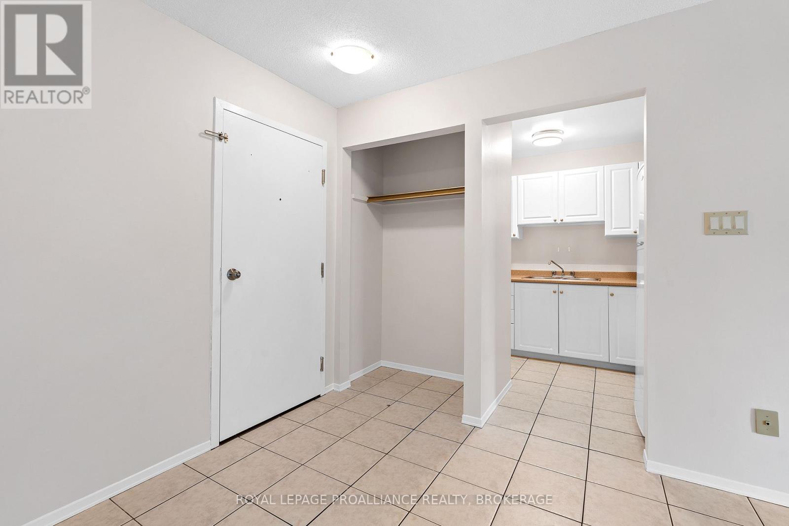 302 - 573 Armstrong Road, Kingston, Ontario  K7M 8J8 - Photo 4 - X12702590