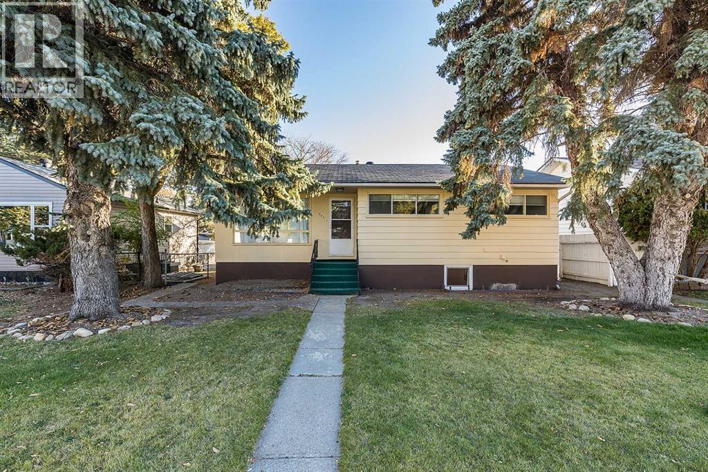 241 11 Street SW, Medicine Hat, Alberta