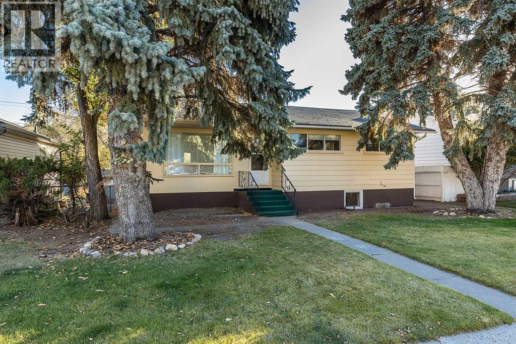241 11 Street SW, Medicine Hat, Alberta  T1A 4S5 - Photo 2 - A2264173