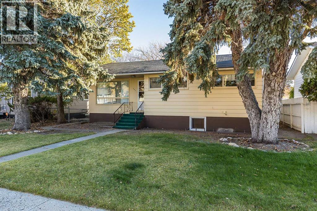 241 11 Street SW, Medicine Hat, Alberta  T1A 4S5 - Photo 3 - A2264173