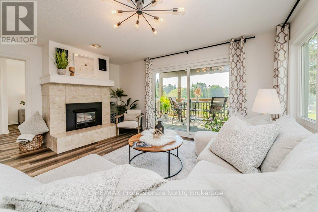 105 - 33 Deerhurst Drive, Huntsville, Ontario  P1H 2J4 - Photo 2 - X12702432