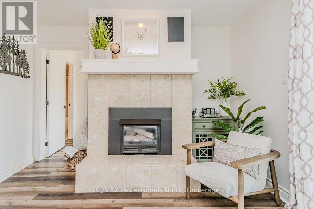 105 - 33 Deerhurst Drive, Huntsville, Ontario  P1H 2J4 - Photo 5 - X12702432