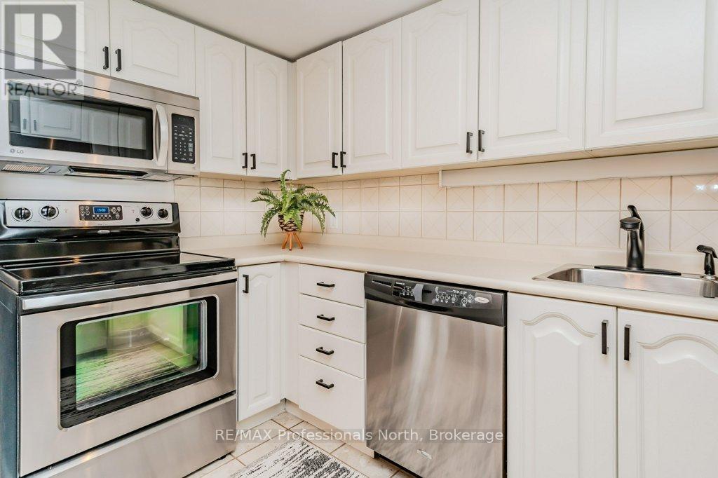 105 - 33 Deerhurst Drive, Huntsville, Ontario  P1H 2J4 - Photo 7 - X12702432