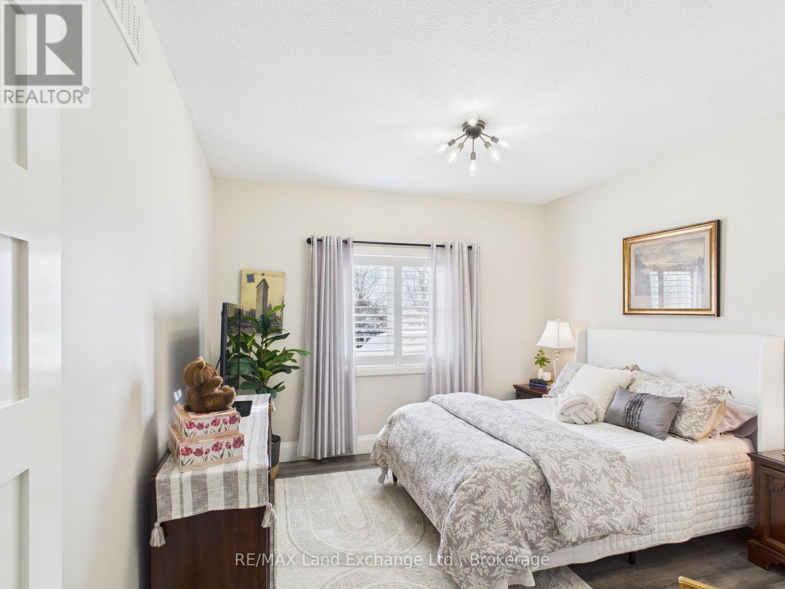 405 Mccullough Crescent, Kincardine, Ontario  N2Z 0A8 - Photo 18 - X12702536