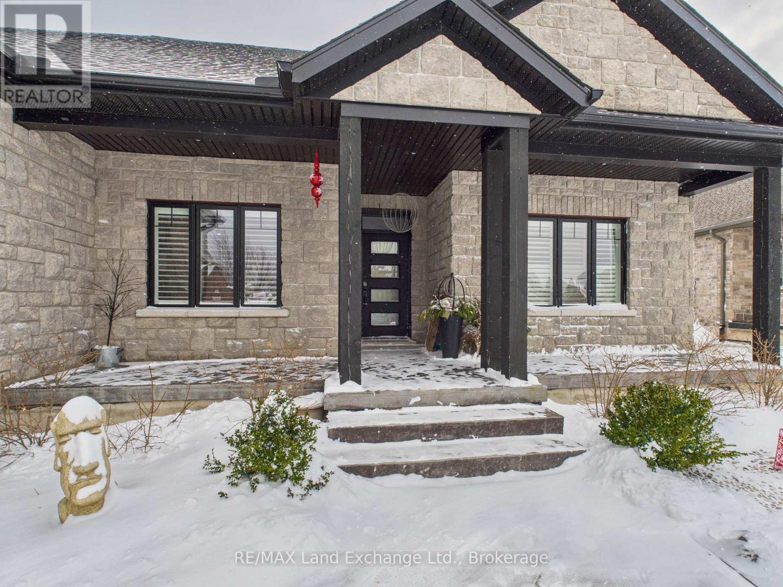 405 Mccullough Crescent, Kincardine, Ontario  N2Z 0A8 - Photo 2 - X12702536