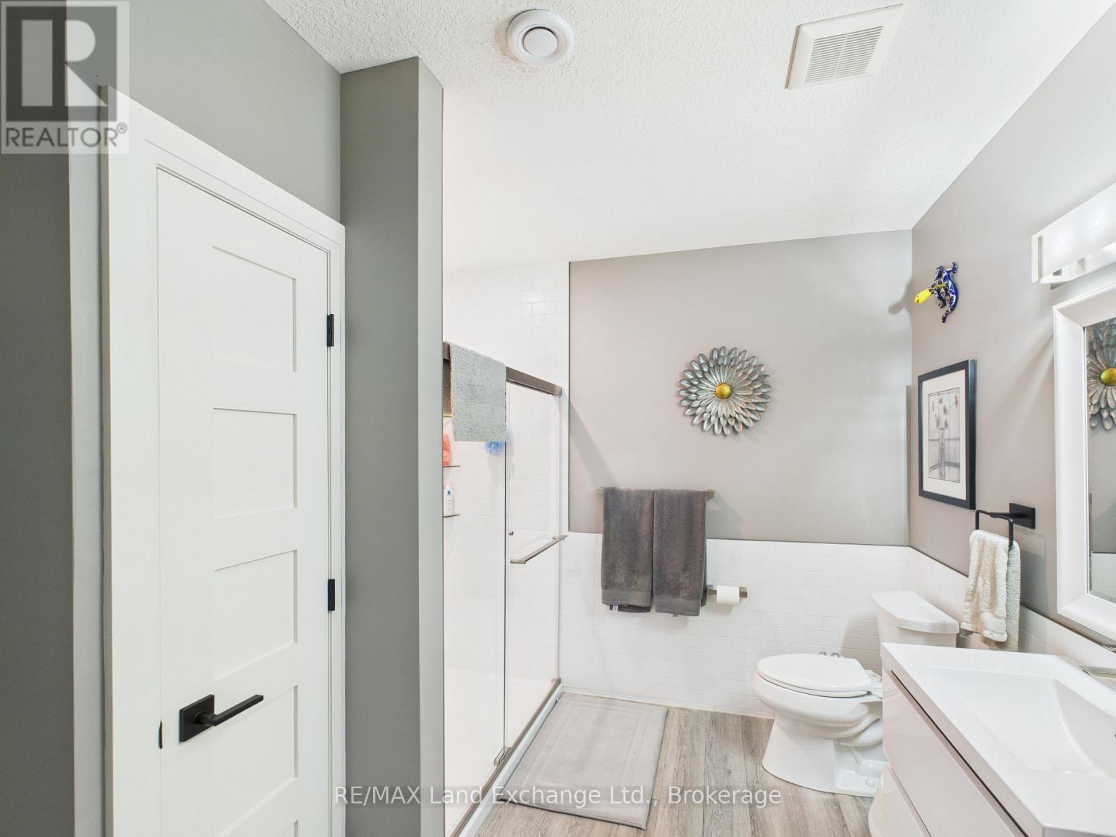 405 Mccullough Crescent, Kincardine, Ontario  N2Z 0A8 - Photo 26 - X12702536