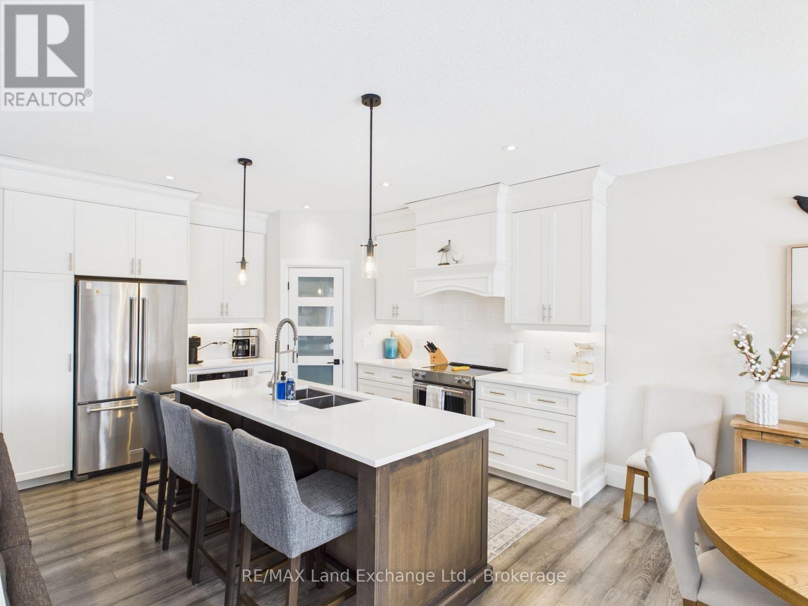 405 Mccullough Crescent, Kincardine, Ontario  N2Z 0A8 - Photo 8 - X12702536