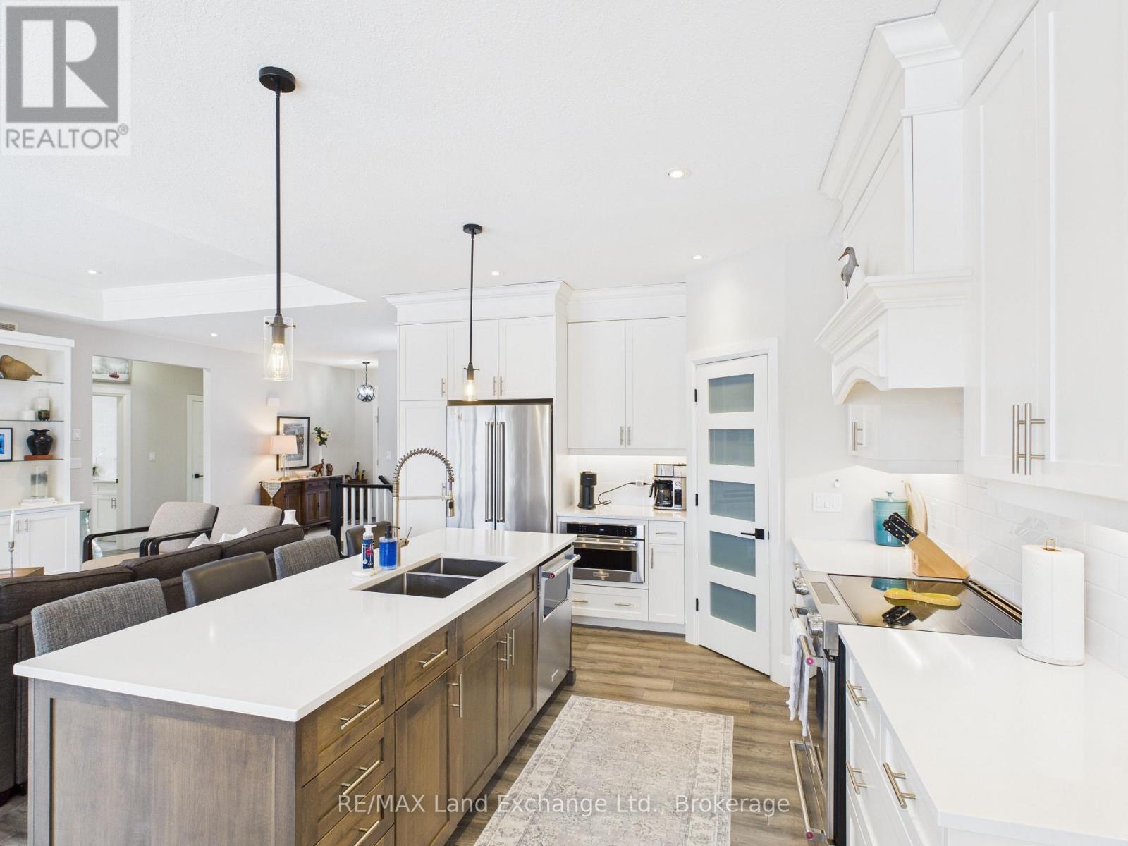 405 Mccullough Crescent, Kincardine, Ontario  N2Z 0A8 - Photo 9 - X12702536