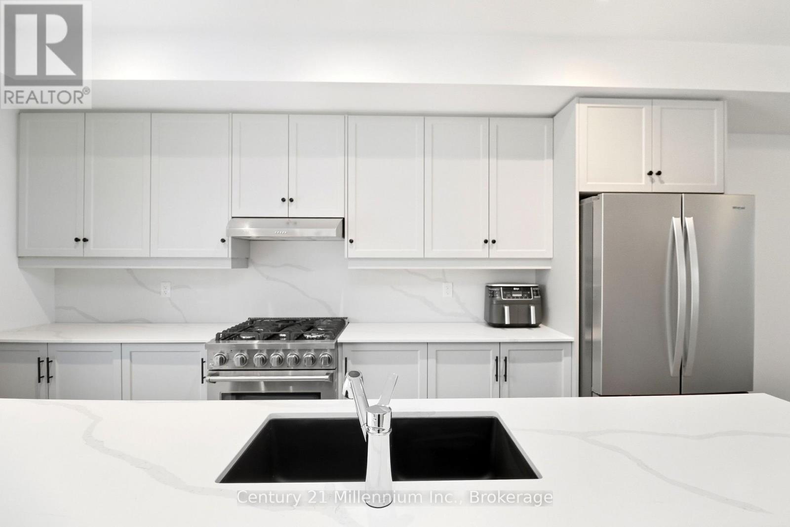 25 - 117 Sladden Court, Blue Mountains, Ontario  N0H 2P0 - Photo 9 - X12702604