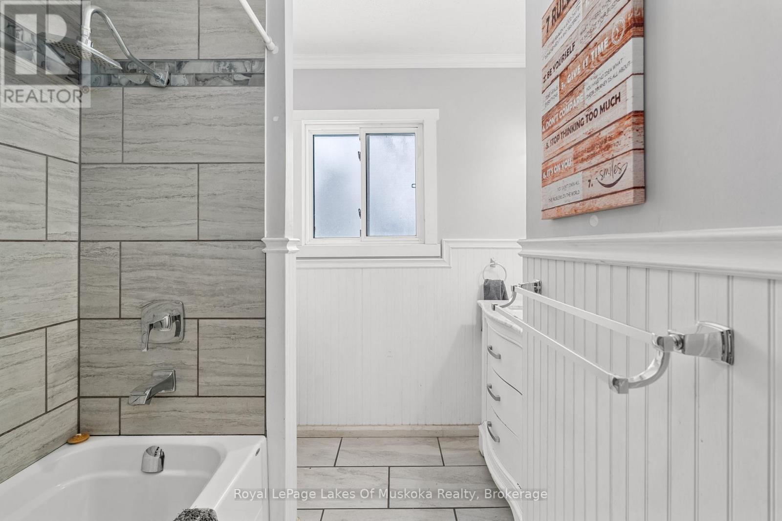 2892 60 Highway E, Lake Of Bays (Franklin), Ontario  P0A 1H0 - Photo 16 - X12702616