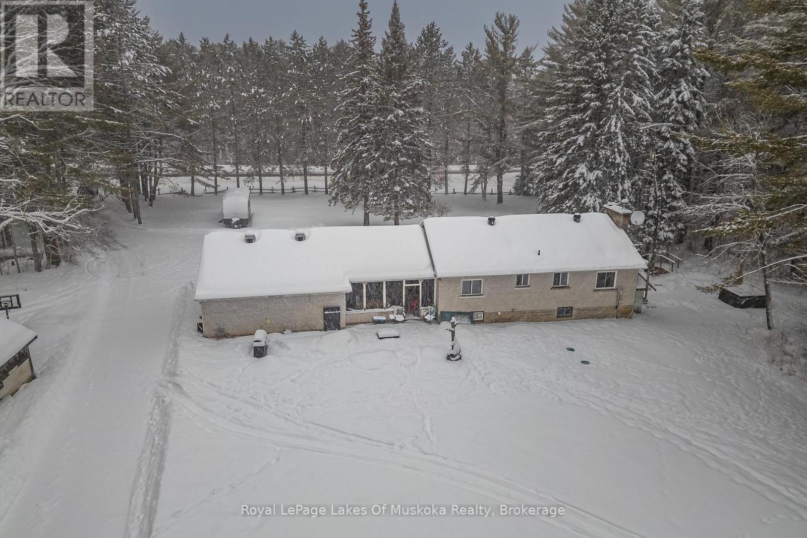 2892 60 Highway E, Lake Of Bays (Franklin), Ontario  P0A 1H0 - Photo 5 - X12702616