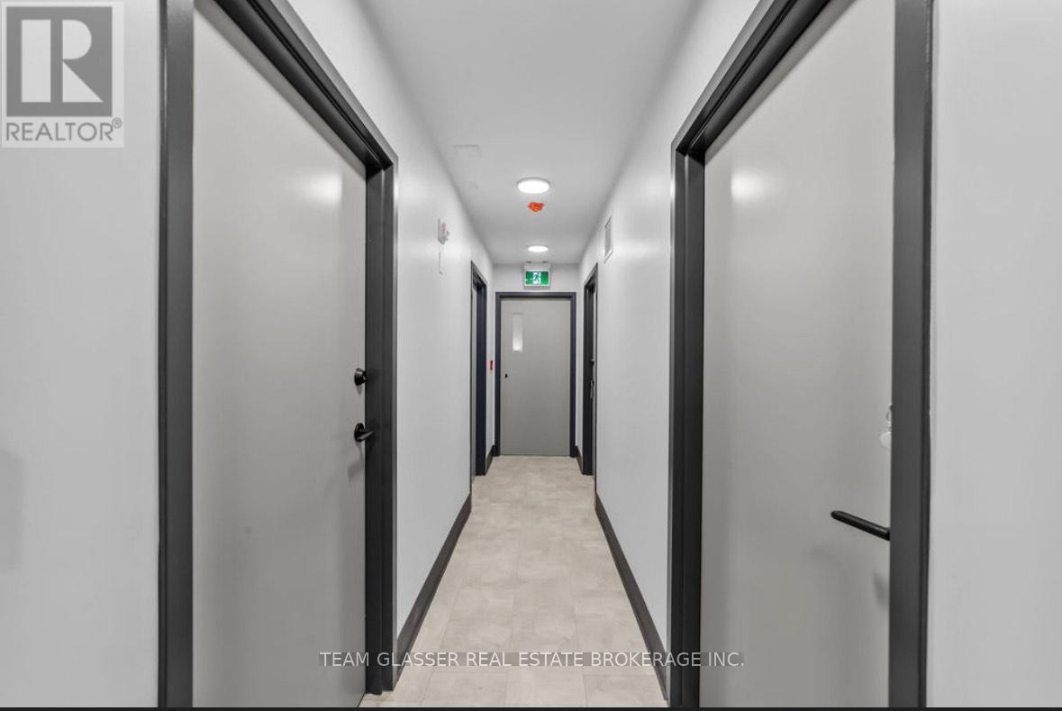 Unit 6 - 400 Scenic Drive, London South, Ontario  N5Z 3A8 - Photo 2 - X12702372