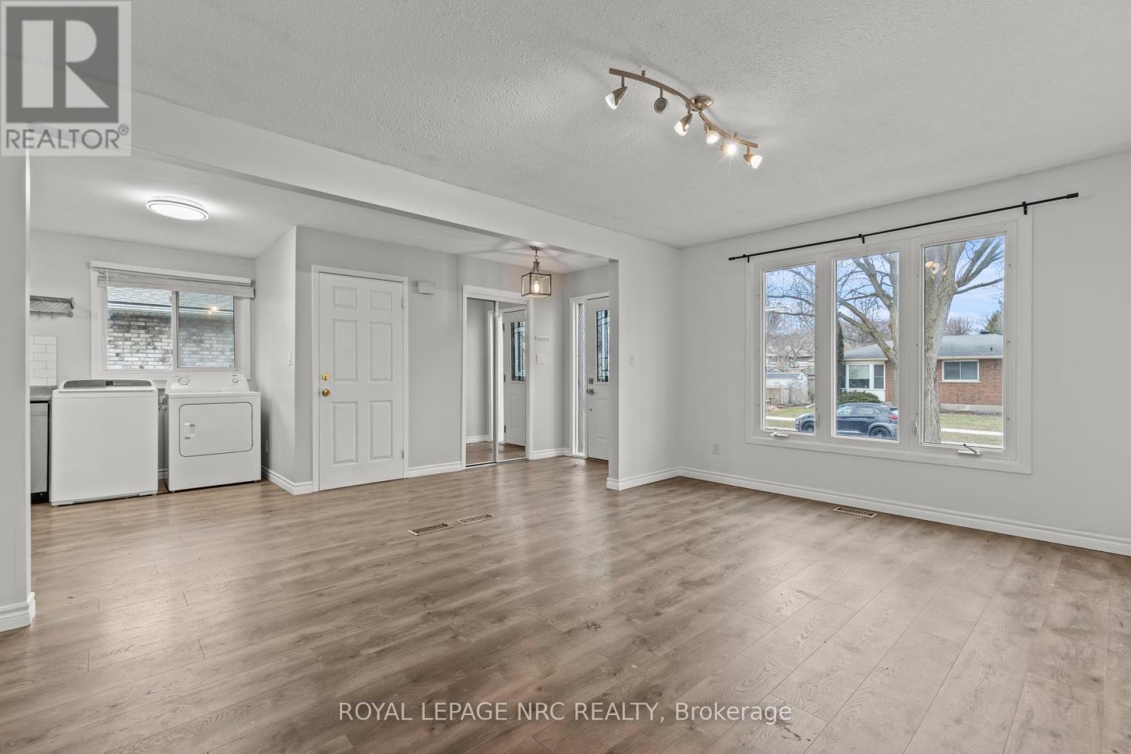 5698 Heritage Drive, Niagara Falls (Church's Lane), Ontario  L2J 3L2 - Photo 10 - X12702290