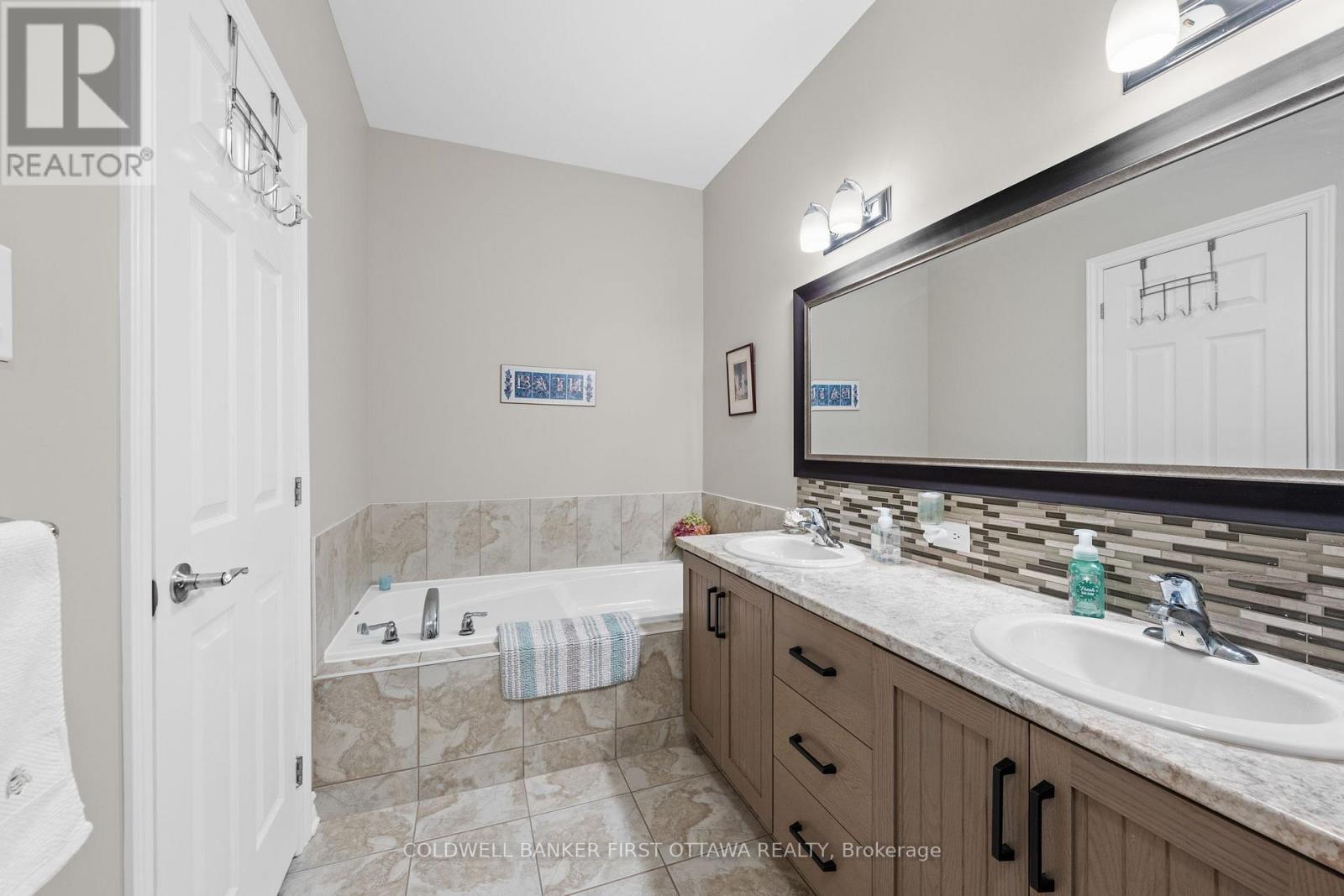 239 Royal Landing Gate, North Grenville, Ontario  K0G 1J0 - Photo 18 - X12702402