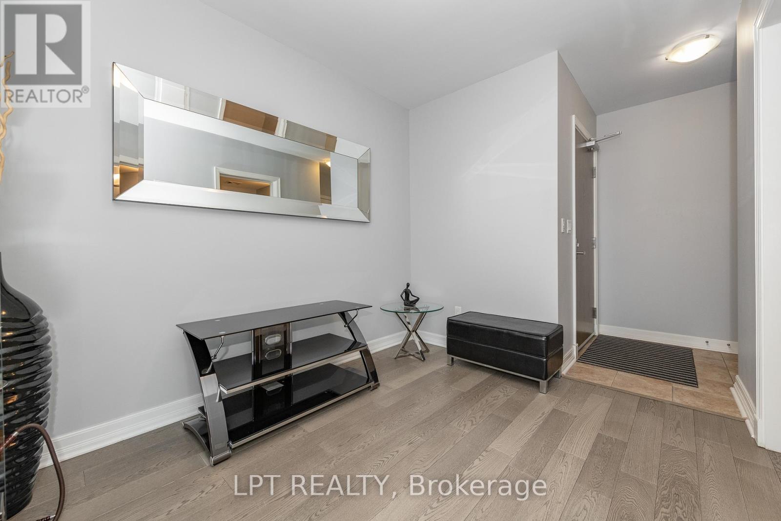 305 - 200 Besserer Street, Ottawa, Ontario  K1N 0A7 - Photo 4 - X12702488