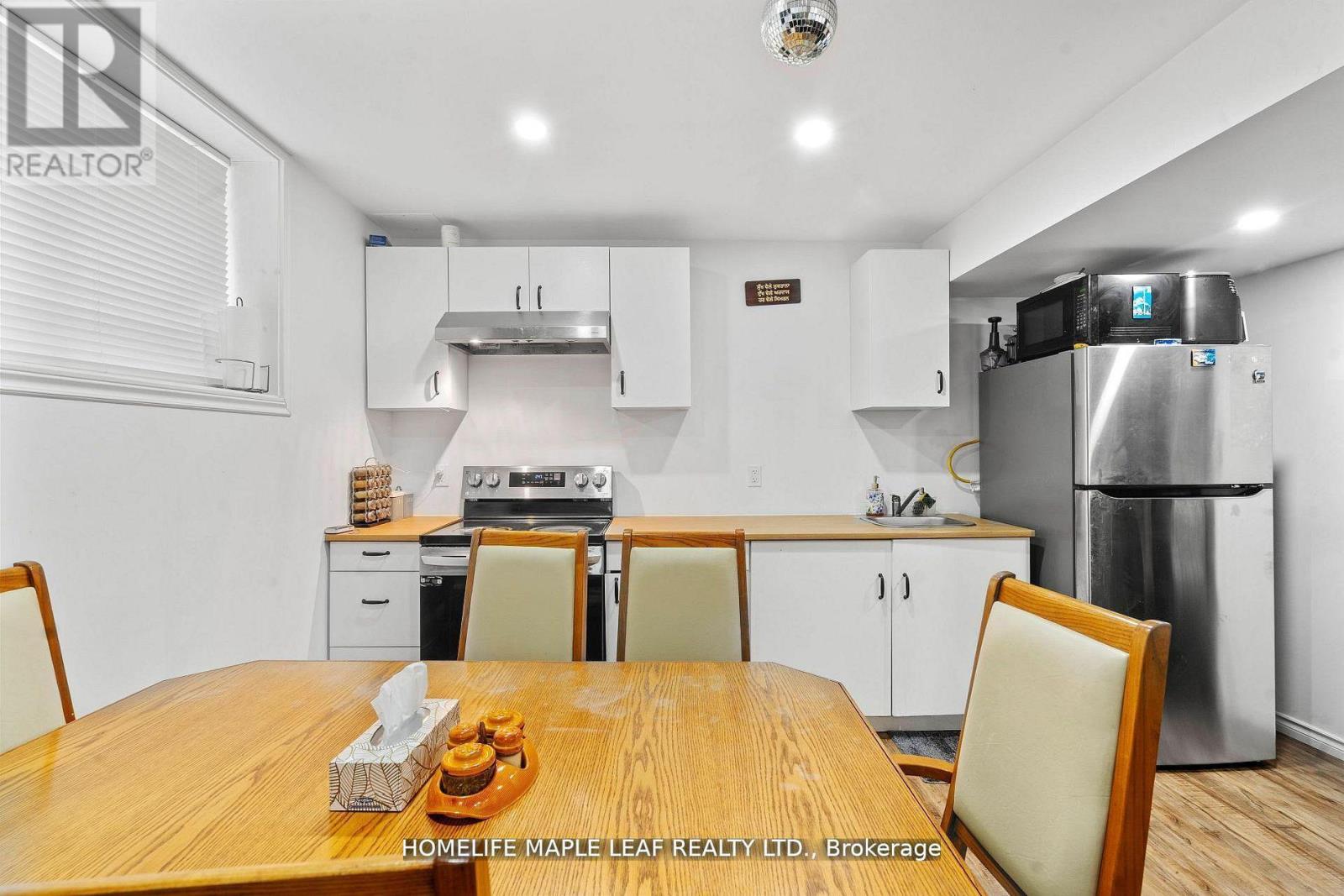 93 Middleton Avenue, London South, Ontario  N6L 0G4 - Photo 9 - X12702332