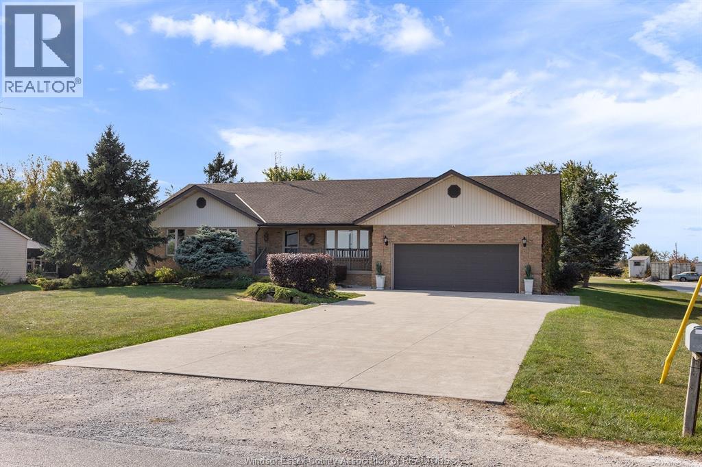 MLS# 26001277: 685 EAST RUSCOM RIVER ROAD, Lakeshore, Canada