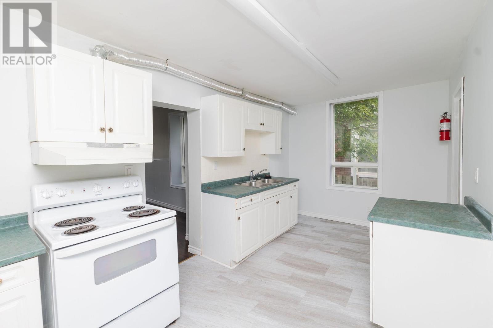 55 Grosvenor Ave, Sault Ste. Marie, Ontario P6B 2L8 - Photo 10 - SM252353