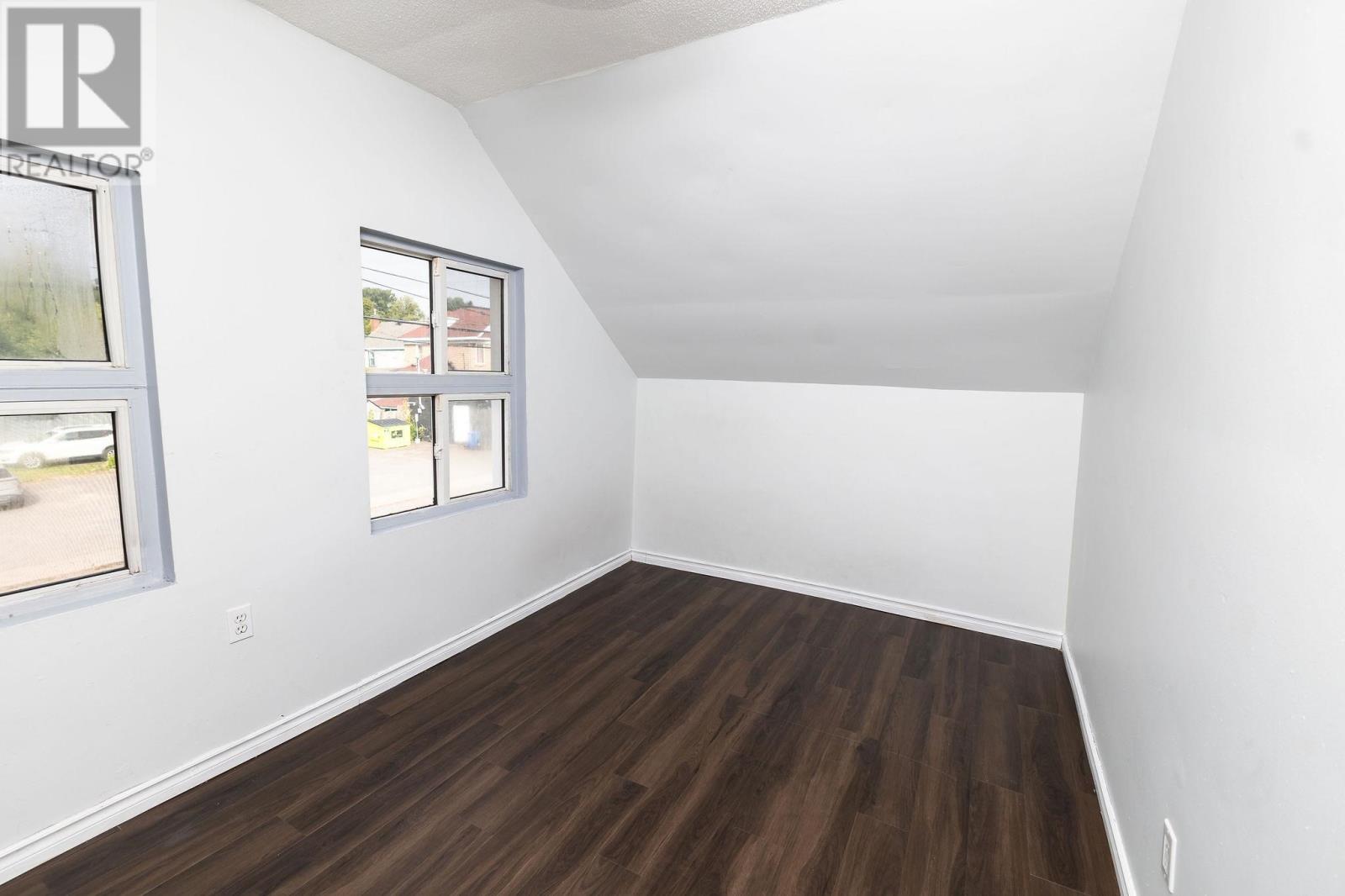 55 Grosvenor Ave, Sault Ste. Marie, Ontario P6B 2L8 - Photo 16 - SM252353