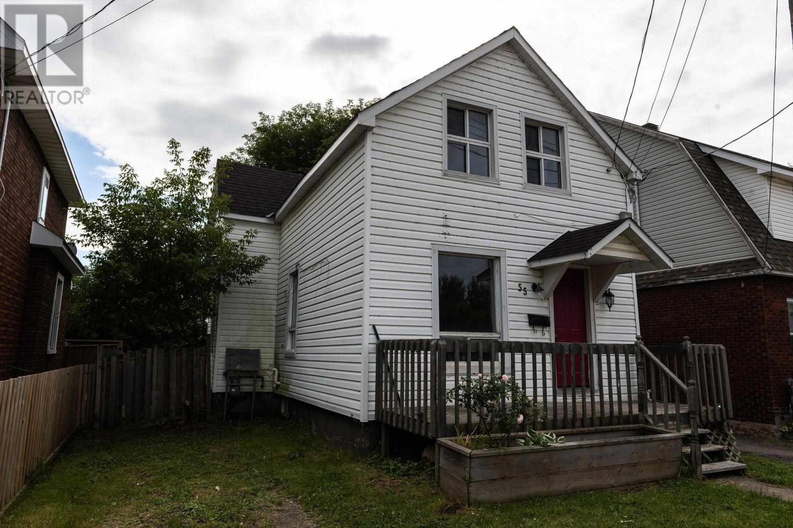 55 Grosvenor Ave, Sault Ste. Marie, Ontario P6B 2L8 - Photo 2 - SM252353