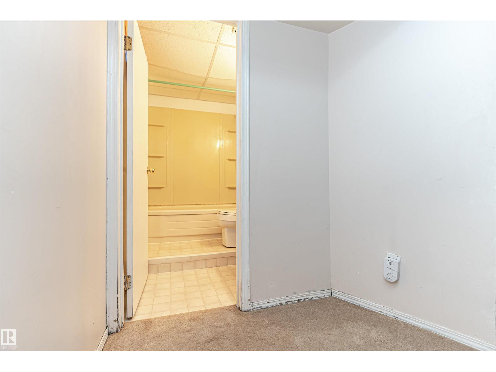 8660 27 Av Nw, Edmonton, Alberta  T6K 2X4 - Photo 37 - E4470235