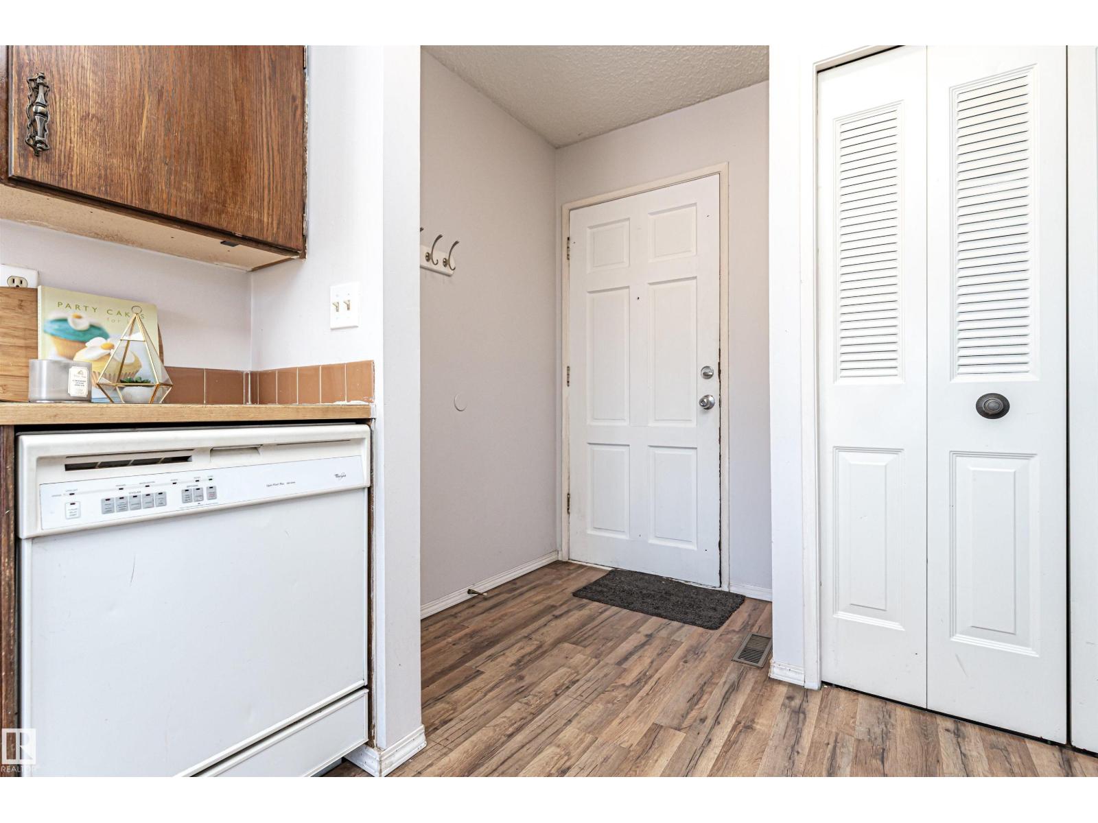 8660 27 Av Nw, Edmonton, Alberta  T6K 2X4 - Photo 4 - E4470235