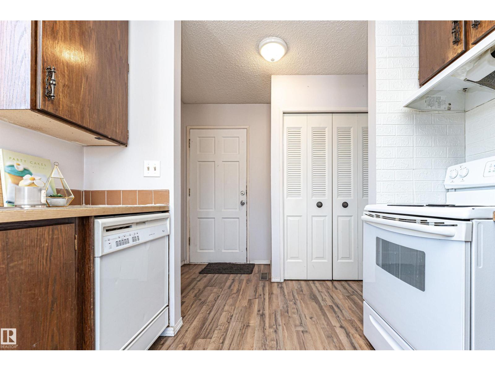 8660 27 Av Nw, Edmonton, Alberta  T6K 2X4 - Photo 5 - E4470235