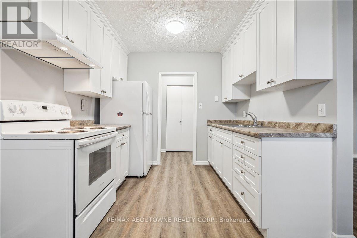 3 - 2350 Queensway Drive, Burlington, Ontario  L7R 3T3 - Photo 13 - W12683348