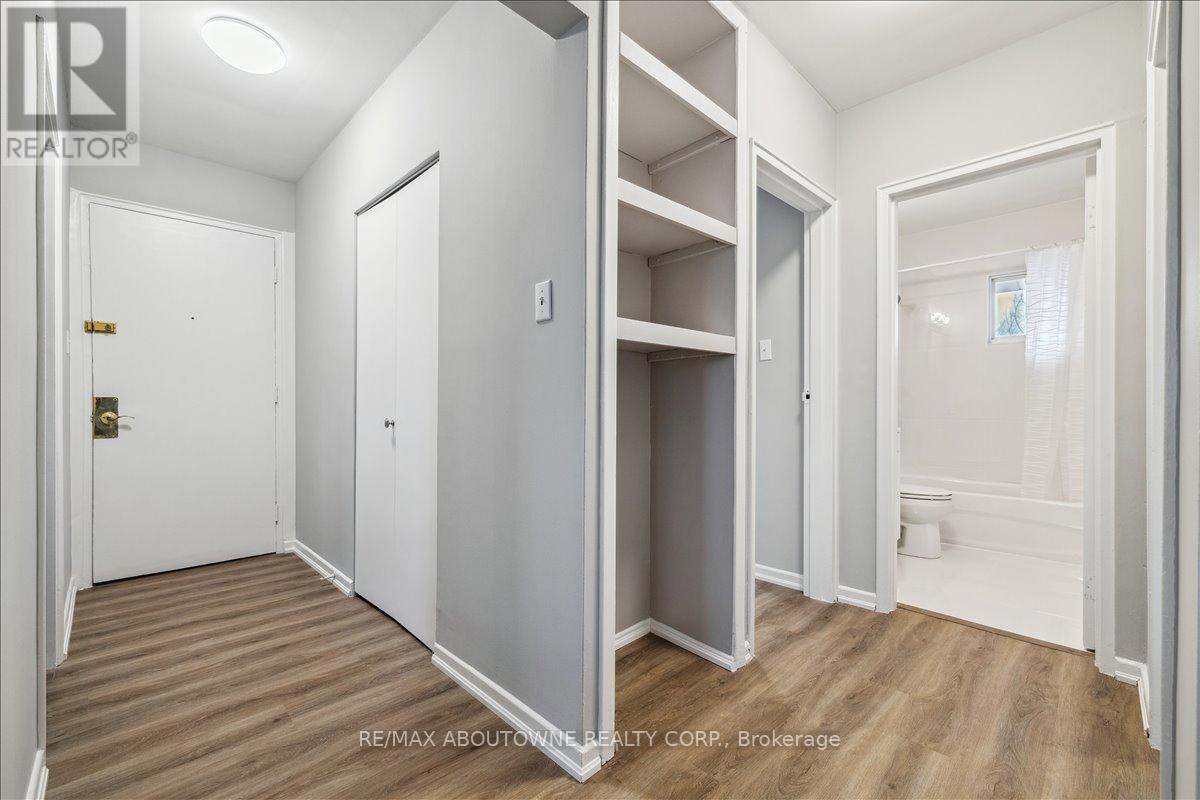 3 - 2350 Queensway Drive, Burlington, Ontario  L7R 3T3 - Photo 17 - W12683348