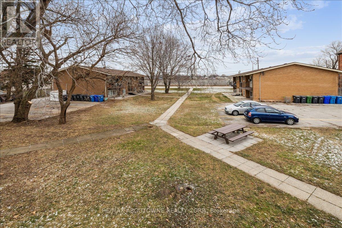 3 - 2350 Queensway Drive, Burlington, Ontario  L7R 3T3 - Photo 31 - W12683348