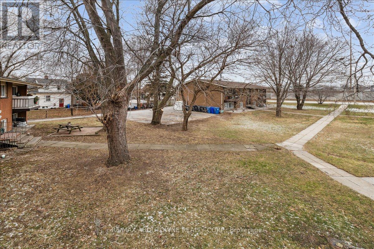 3 - 2350 Queensway Drive, Burlington, Ontario  L7R 3T3 - Photo 30 - W12683348