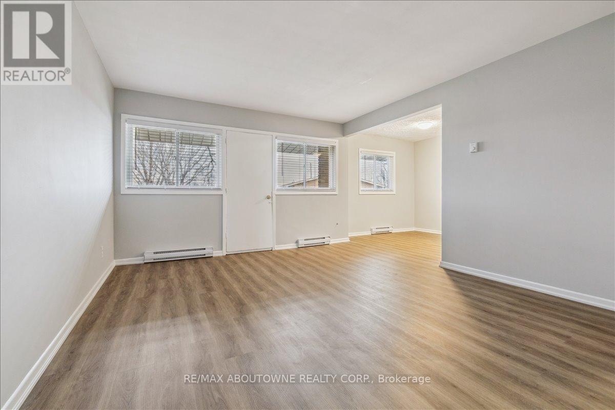 3 - 2350 Queensway Drive, Burlington, Ontario  L7R 3T3 - Photo 6 - W12683348