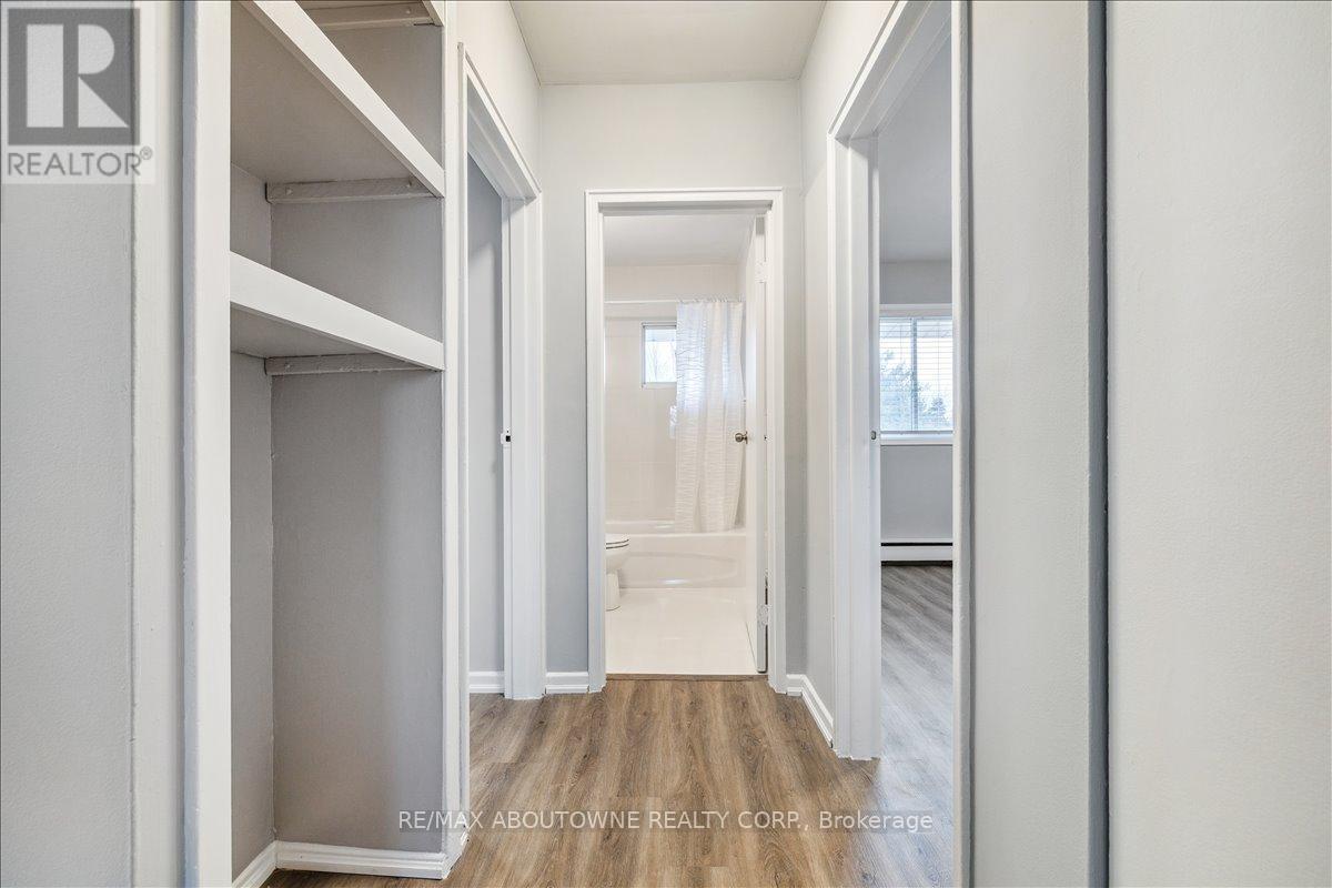 3 - 2350 Queensway Drive, Burlington, Ontario  L7R 3T3 - Photo 18 - W12683348