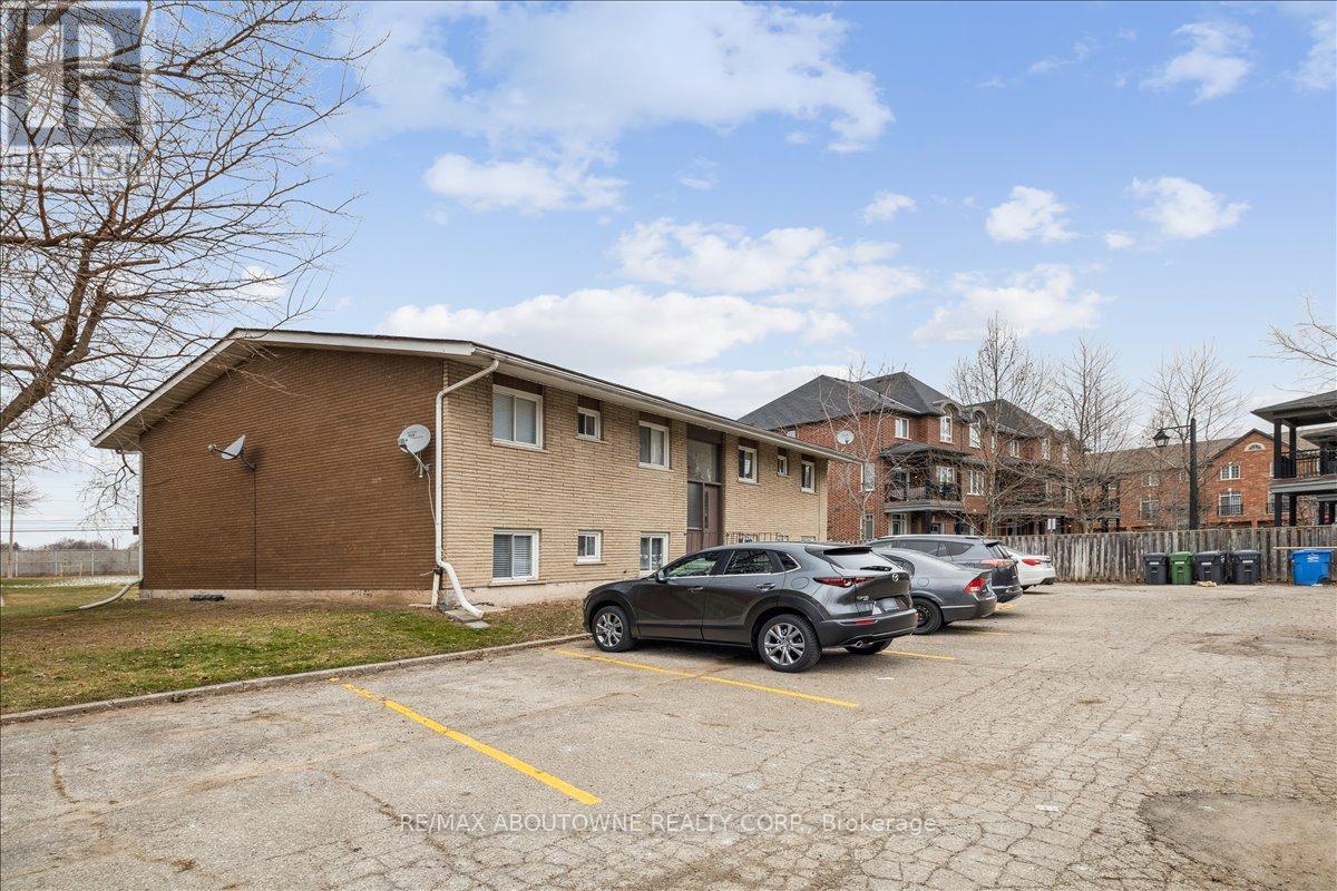 3 - 2350 Queensway Drive, Burlington, Ontario  L7R 3T3 - Photo 32 - W12683348