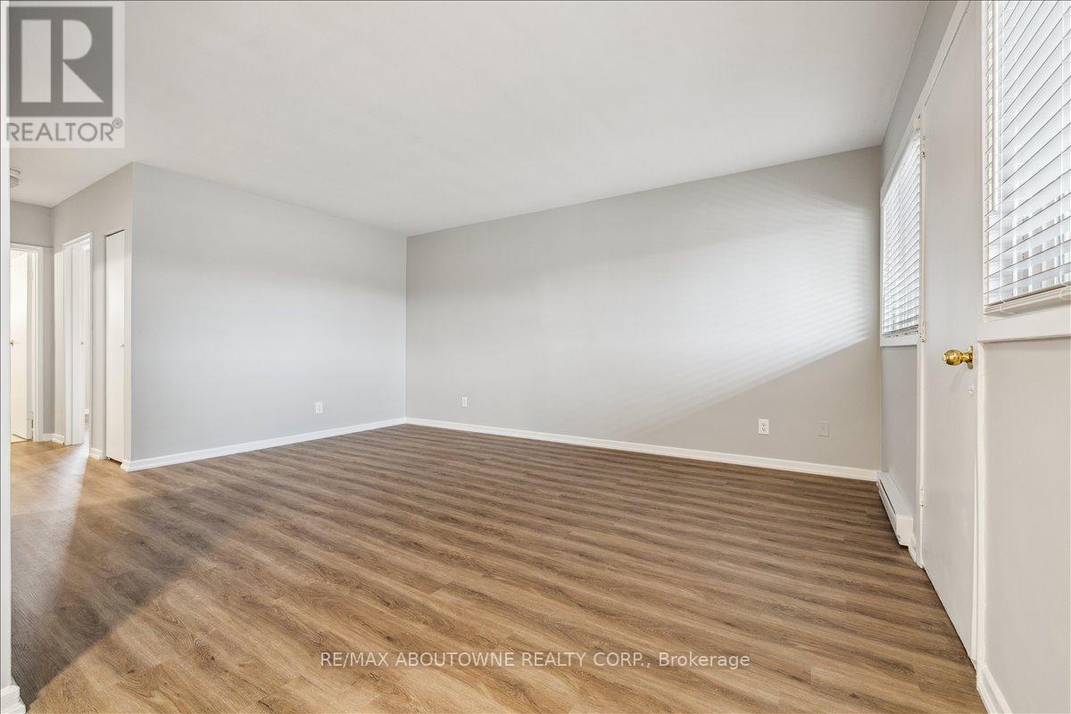 3 - 2350 Queensway Drive, Burlington, Ontario  L7R 3T3 - Photo 8 - W12683348