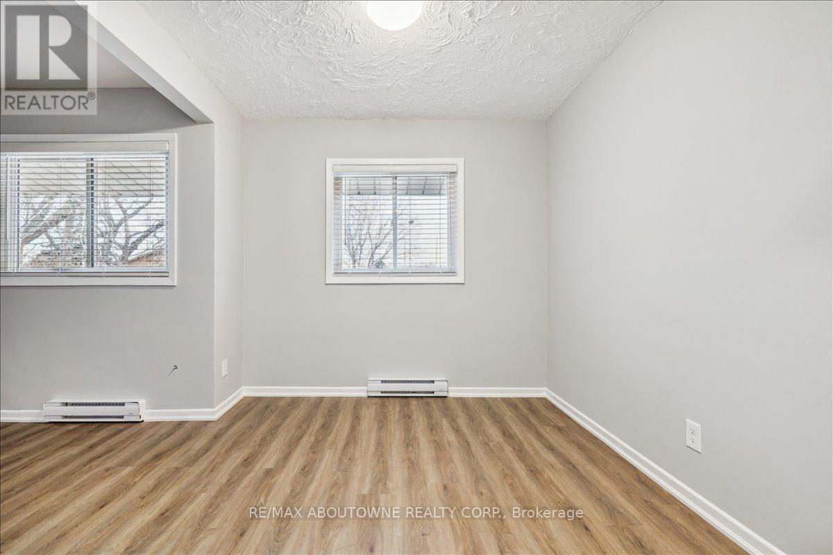 3 - 2350 Queensway Drive, Burlington, Ontario  L7R 3T3 - Photo 11 - W12683348