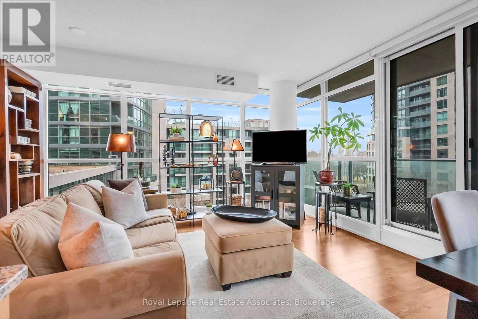 583 - 209 Fort York Boulevard, Toronto, Ontario  M5V 4A1 - Photo 10 - C12702406