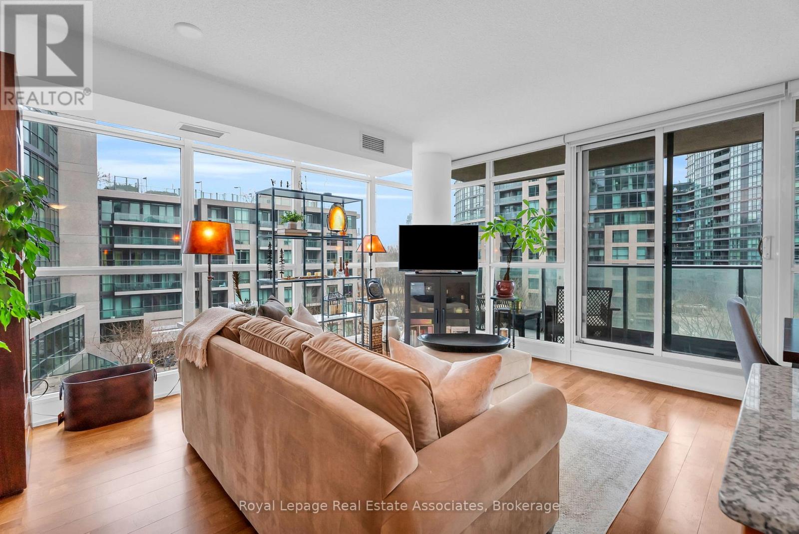 583 - 209 Fort York Boulevard, Toronto, Ontario  M5V 4A1 - Photo 11 - C12702406