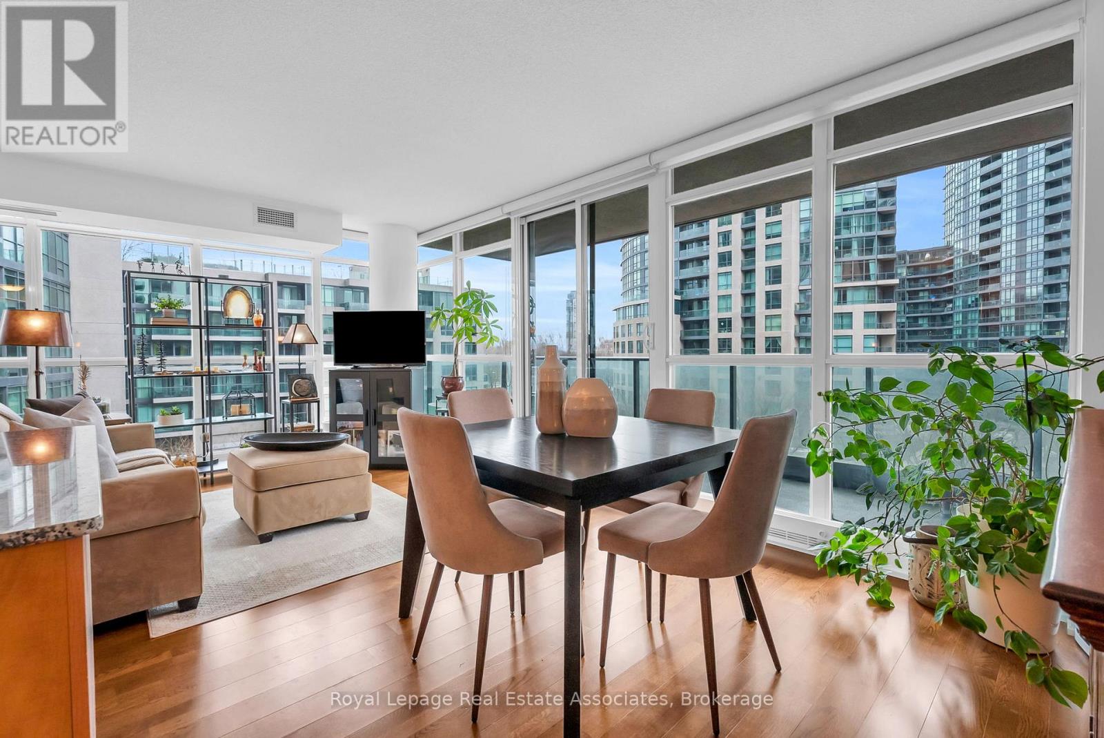 583 - 209 Fort York Boulevard, Toronto, Ontario  M5V 4A1 - Photo 14 - C12702406