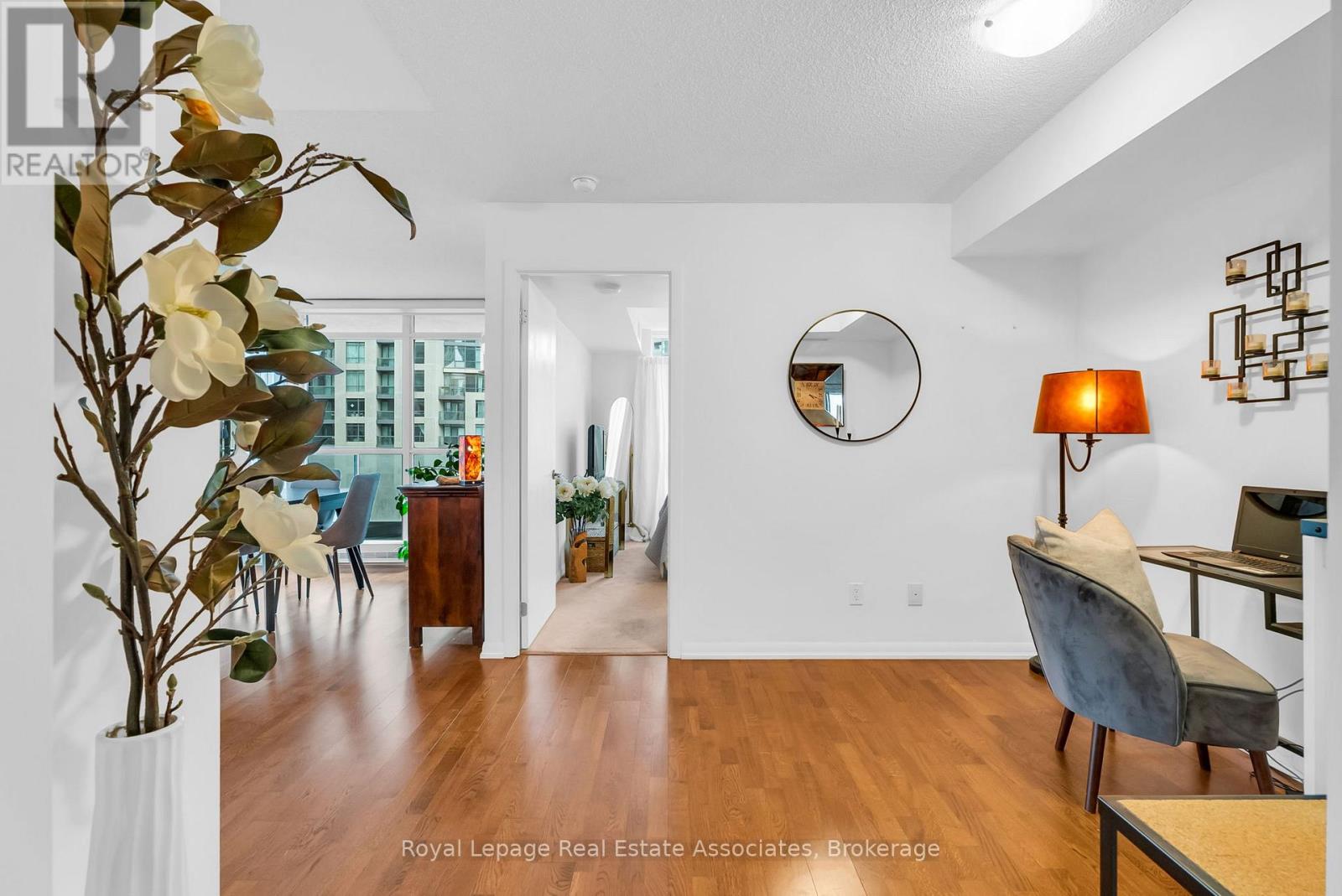 583 - 209 Fort York Boulevard, Toronto, Ontario  M5V 4A1 - Photo 2 - C12702406