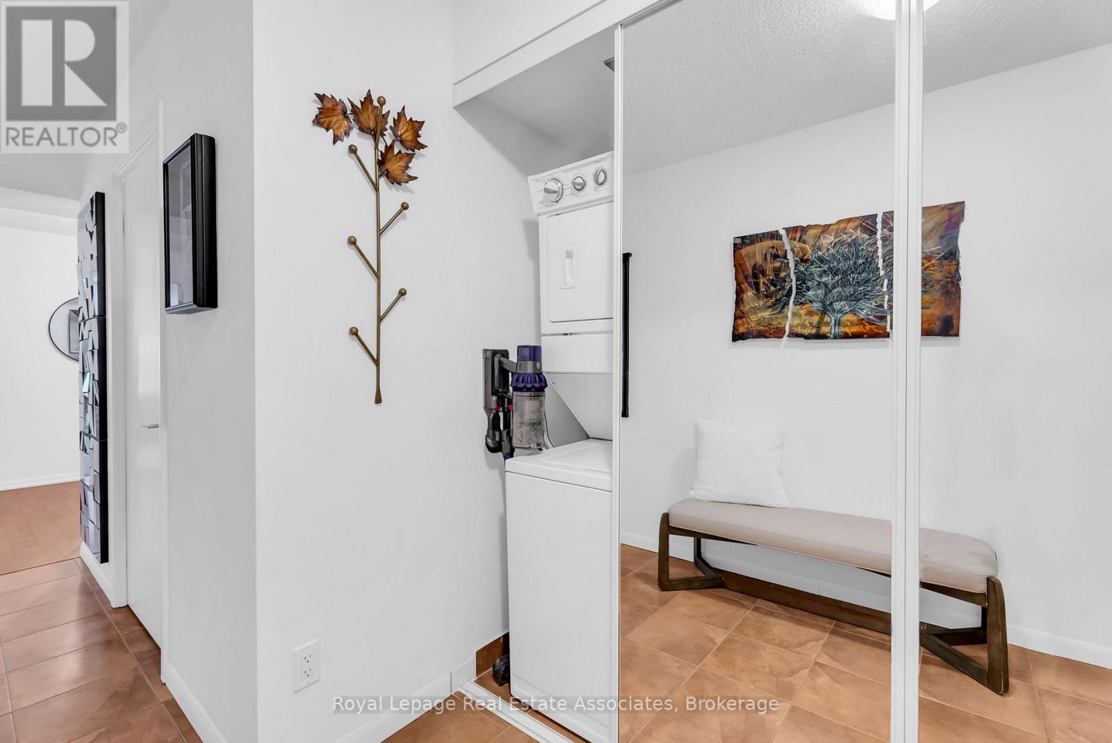 583 - 209 Fort York Boulevard, Toronto, Ontario  M5V 4A1 - Photo 23 - C12702406