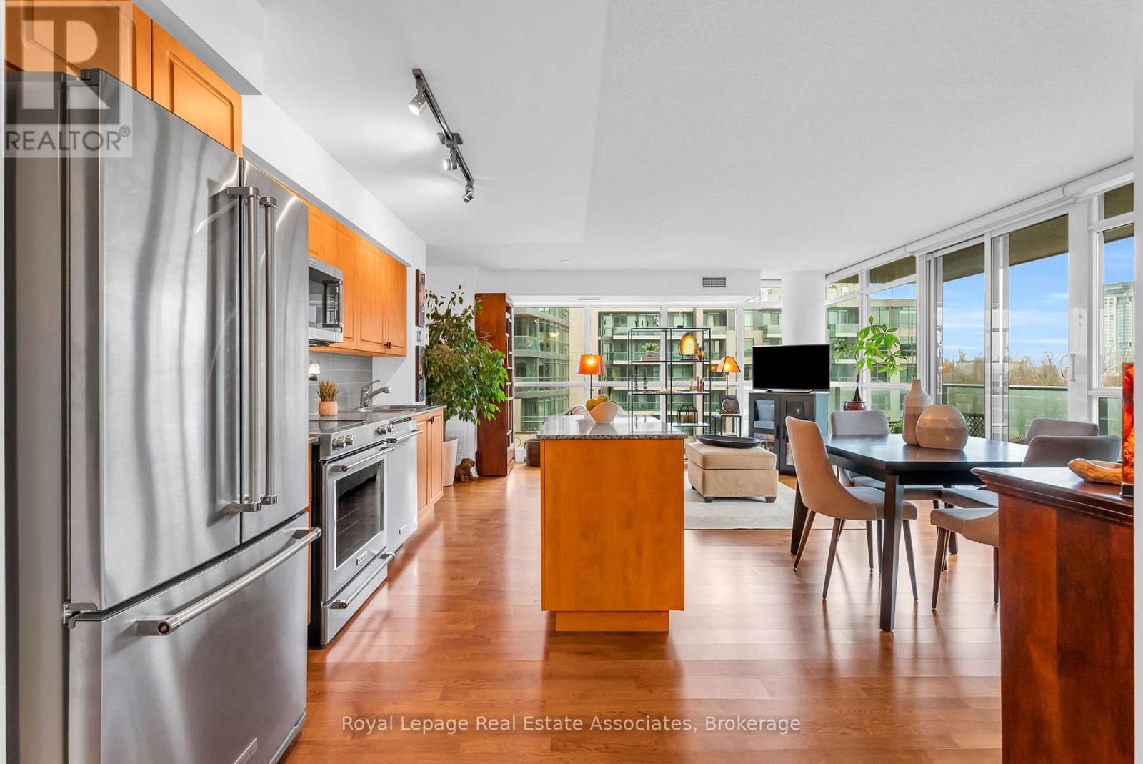 583 - 209 Fort York Boulevard, Toronto, Ontario  M5V 4A1 - Photo 3 - C12702406