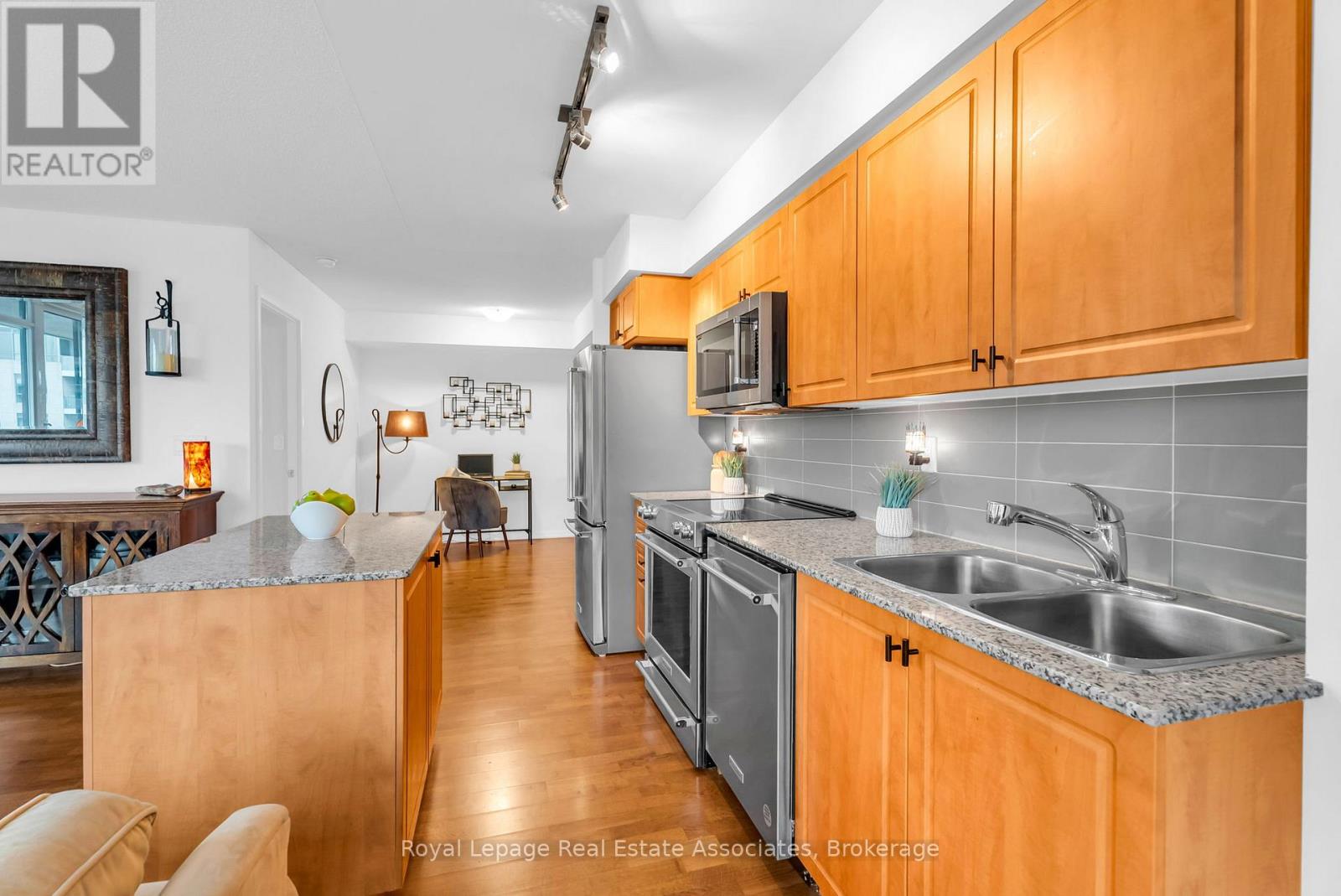 583 - 209 Fort York Boulevard, Toronto, Ontario  M5V 4A1 - Photo 8 - C12702406