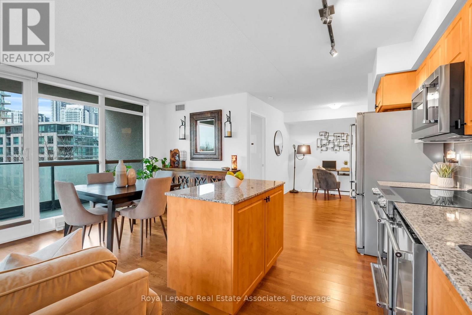 583 - 209 Fort York Boulevard, Toronto, Ontario  M5V 4A1 - Photo 9 - C12702406