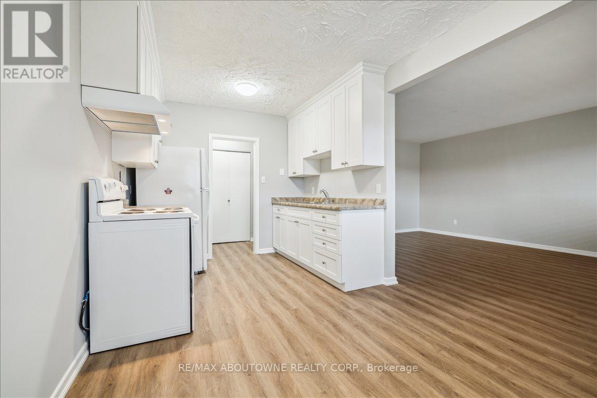 3 - 2350 Queensway Drive, Burlington, Ontario  L7R 3T3 - Photo 12 - W12683348